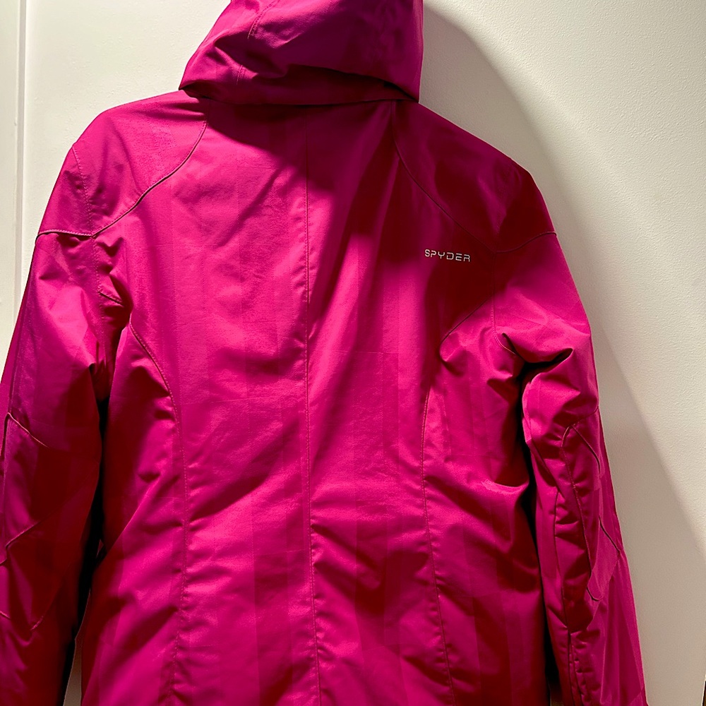 Amazing Spyder Ski Jacket!! Barely worn! Size 6, equivalent to a size small